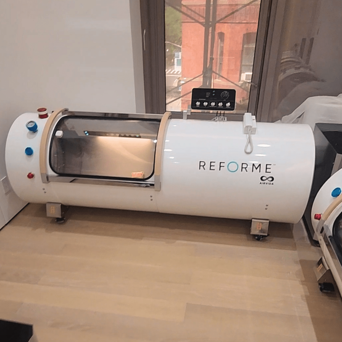 Airvida Ultra Hard-Shell Hyperbaric Chamber | 1.3–2.0 ATA
