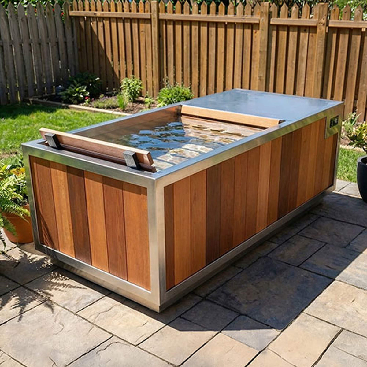 Finnmark SoulCold 1-Person Hot & Cold Plunge with Cover